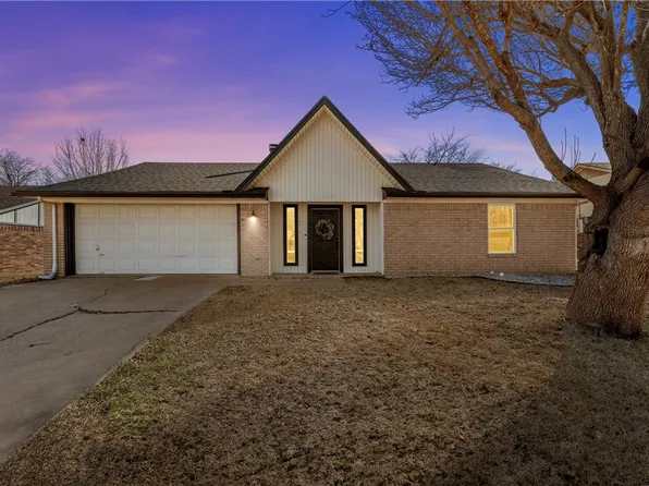 7008 Canterbury Dr, Woodway, TX 76712