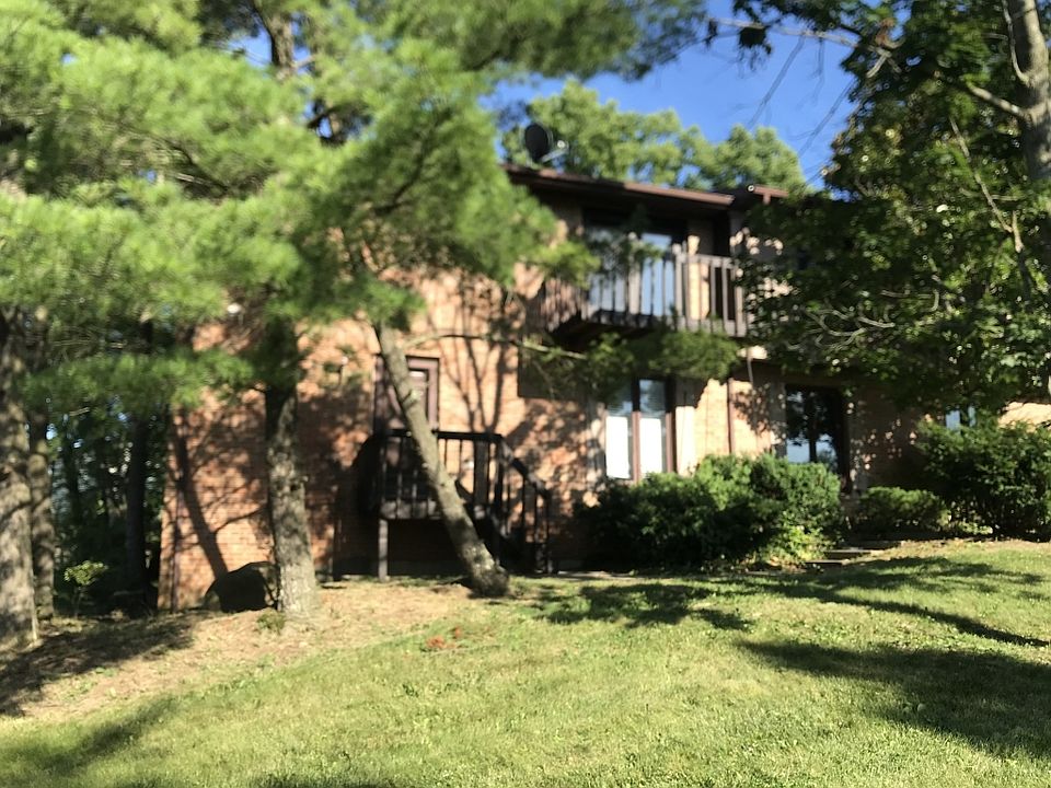1st image of 1 Marlou Dr APT 1
