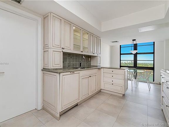 5th image of 5500 Collins Ave APT 1001