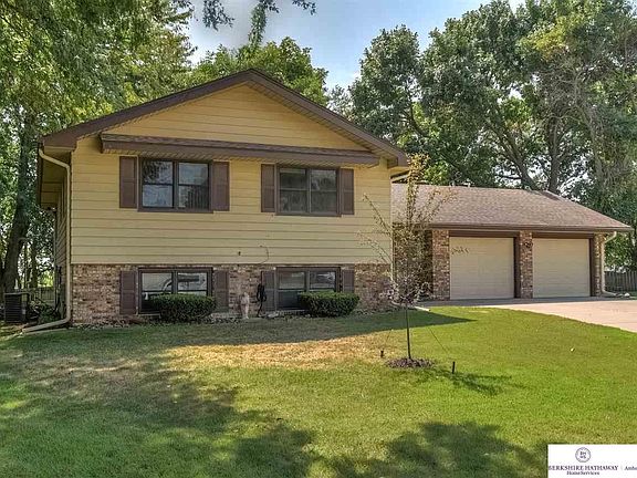 5th image of 321 Sherwood Cir