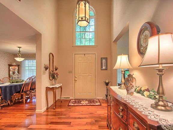 4th image of 501 Thorngate Pl