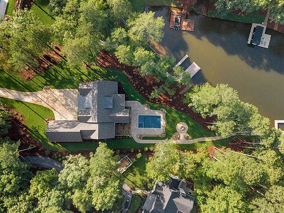 4th image of 1010 Greyfield Rd