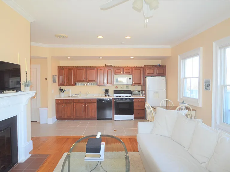 398 Wolcott Ave #4 — Photo 13