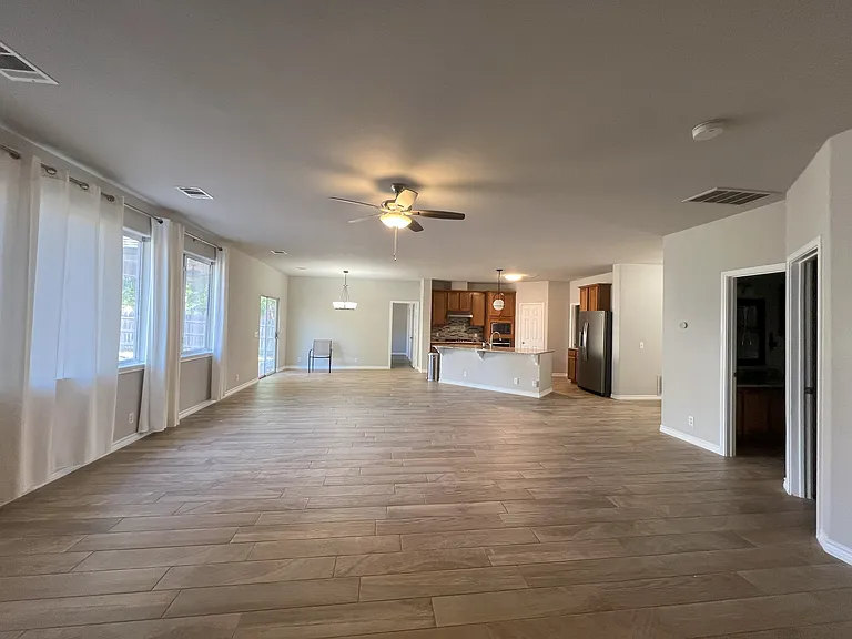 1112 Vanderbilt Cir — Photo 8