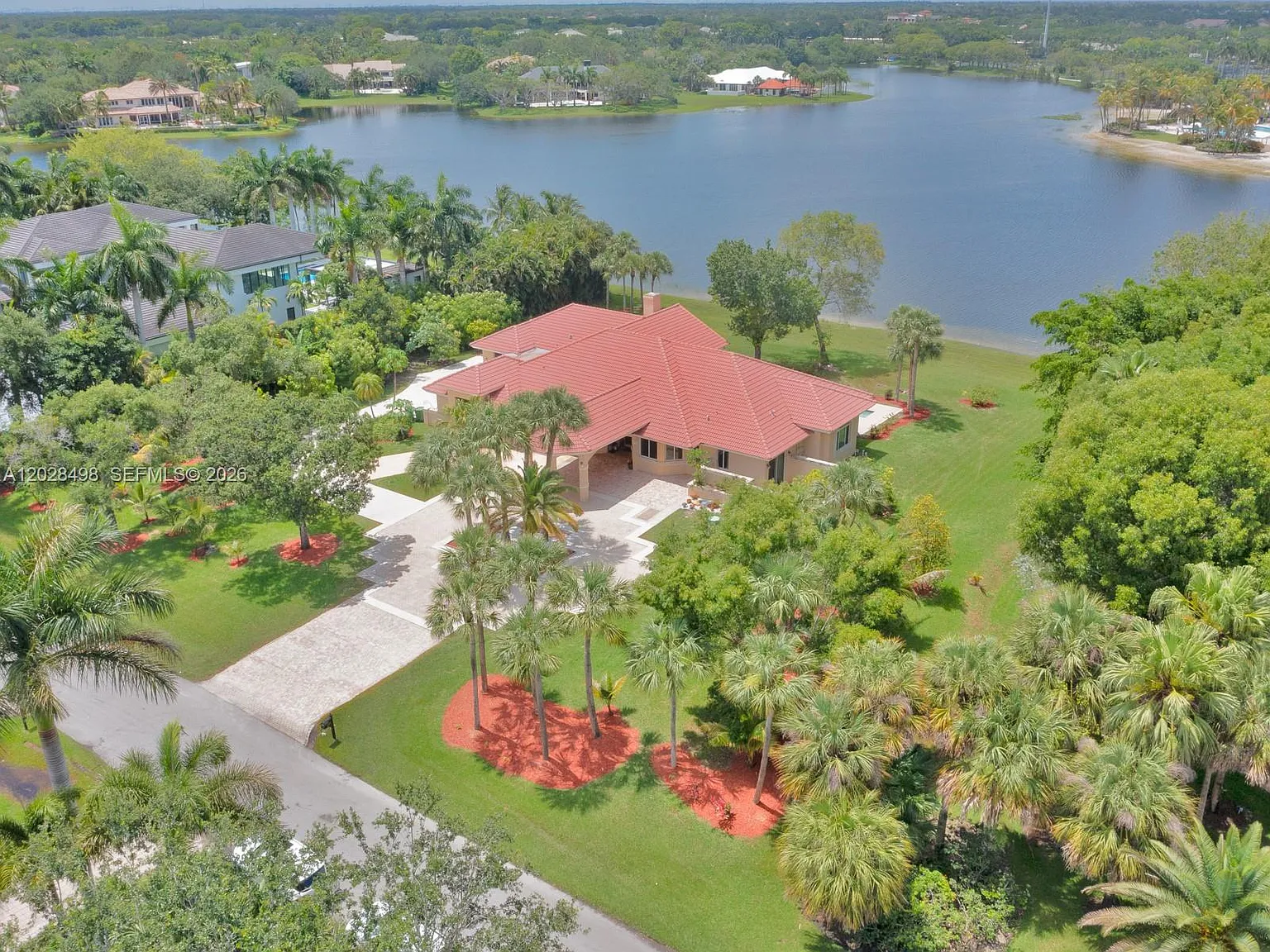 7 bed, 6300 sqft, $1,500 — Photo 4
