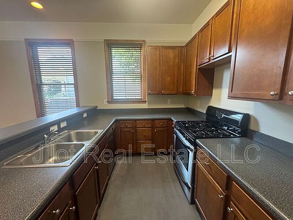 5th image of 176 Flora Ave NE #A
