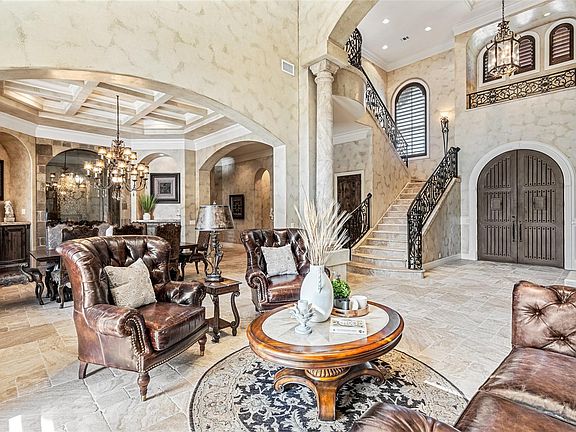 5th image of 210 Costa Bella Dr