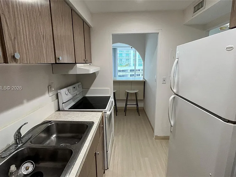 1408 Brickell Bay Dr #916 — Photo 14