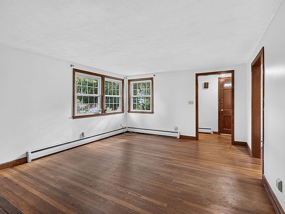 3rd image of 24 Grapevine Ave