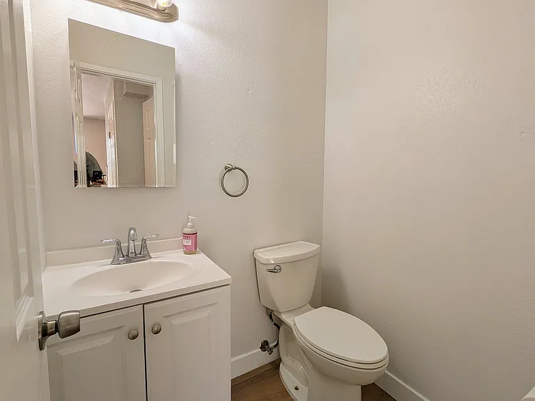 Powder Room empty