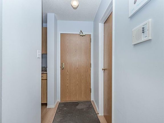 3rd image of 310 Stillwater Dr #632