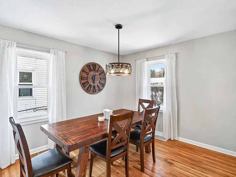 422 Jefferson Ave S — Photo 9