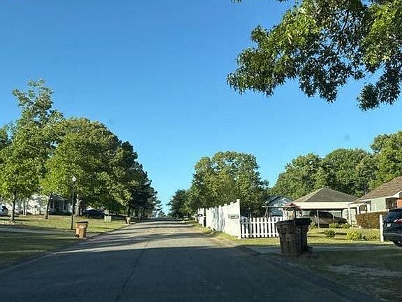 4th image of 1019 Paddock Ln