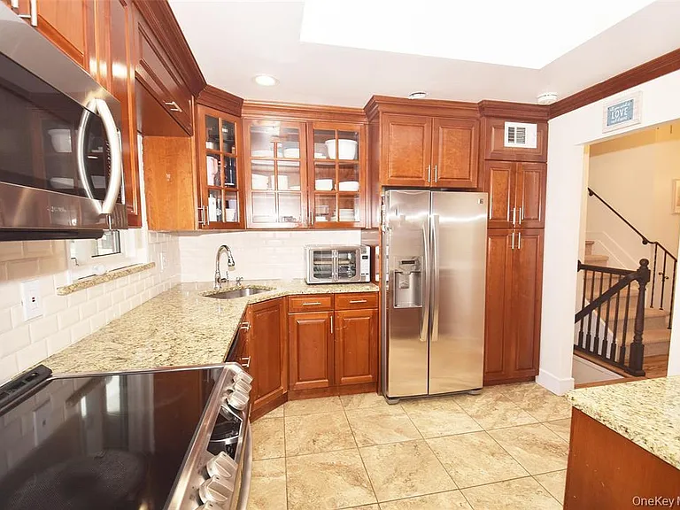 51 Whitman Ave — Photo 9