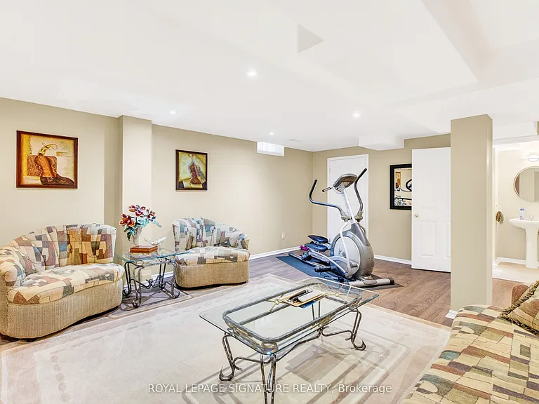 566 Huntington Ridge Dr — Photo 22