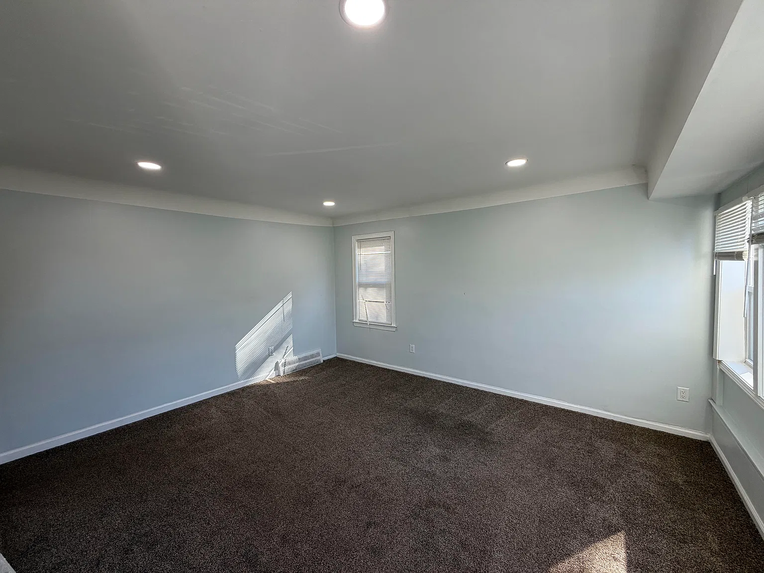 3 bed, 1013 sqft, $1,300 — Photo 2