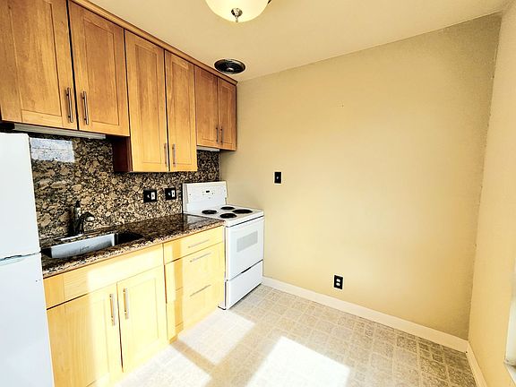 2nd image of 818 N Delaware St APT 303
