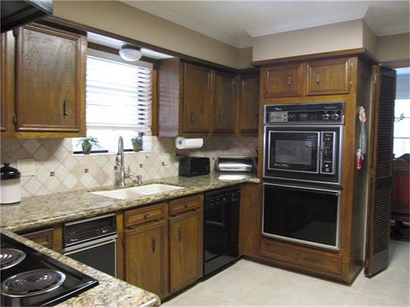 Granite counters, New Crown molding