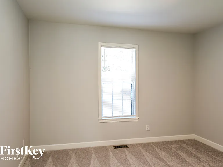 1259 Vincent Dr — Photo 10