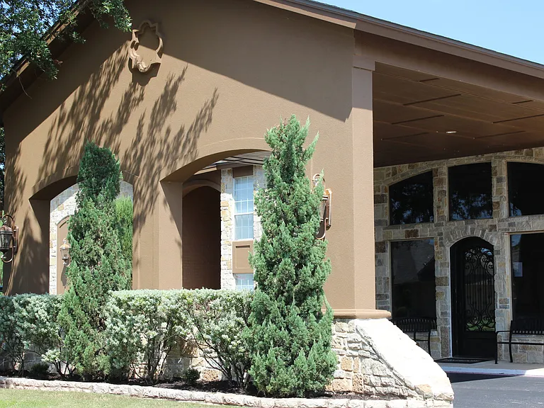 Lakeshore Apartments — Photo 9