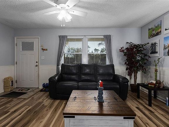 3rd image of 5006 Woodend Ave