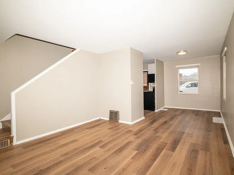 2100 Rhomberg Ave — Photo 6