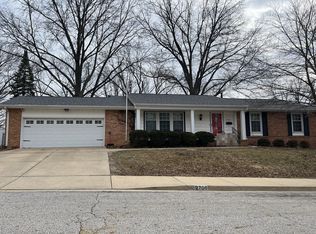 2708 N Elmcroft Dr, Le Roy, IL 61604