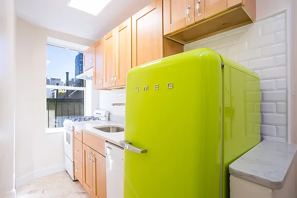 Sold by Vivaldi Real Estate | media 6