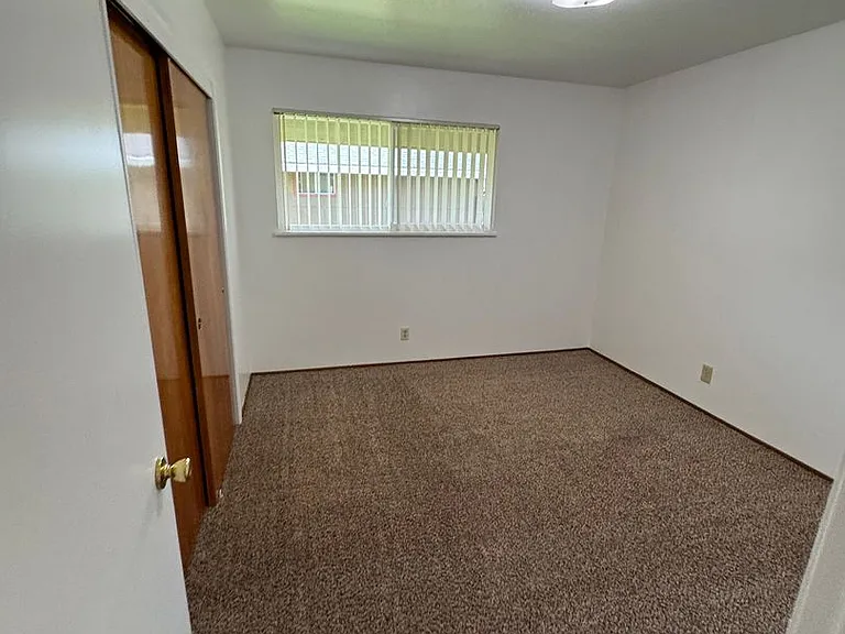 Hutchins 623 S — Photo 17