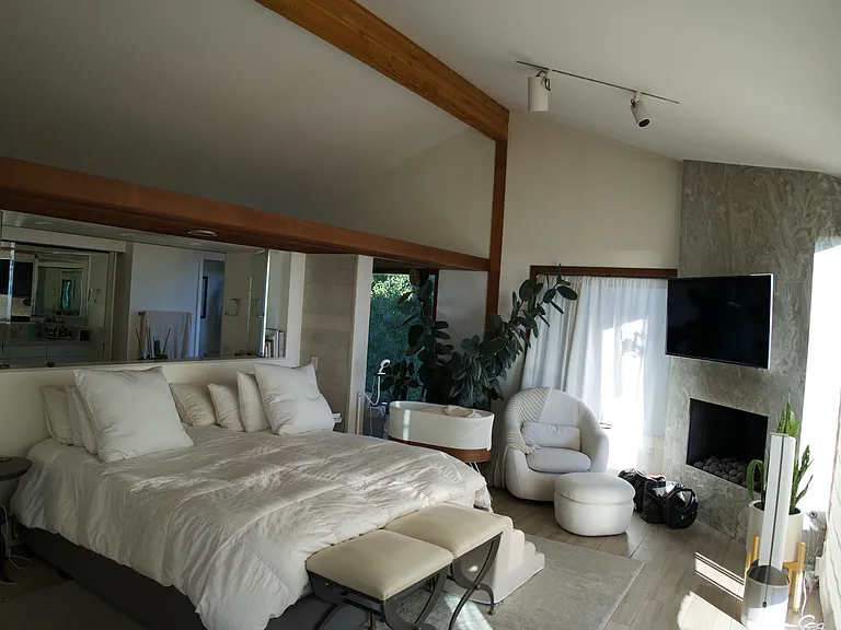 733 Las Alturas Rd — Photo 40