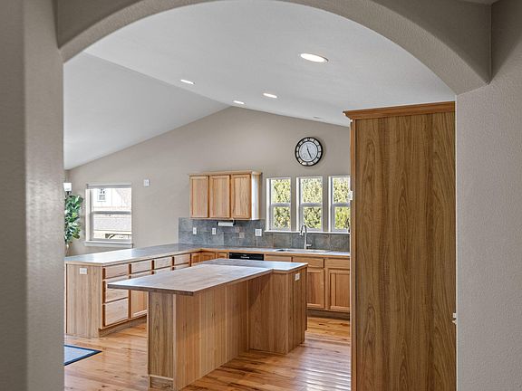 5th image of 61183 Hilmer Creek Dr