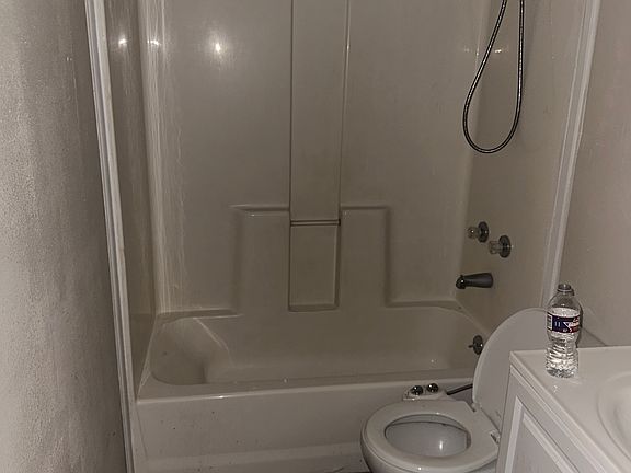2nd image of 1418 Pennsylvania Ave