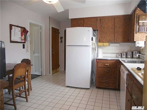 5th image of 3800 Clark St