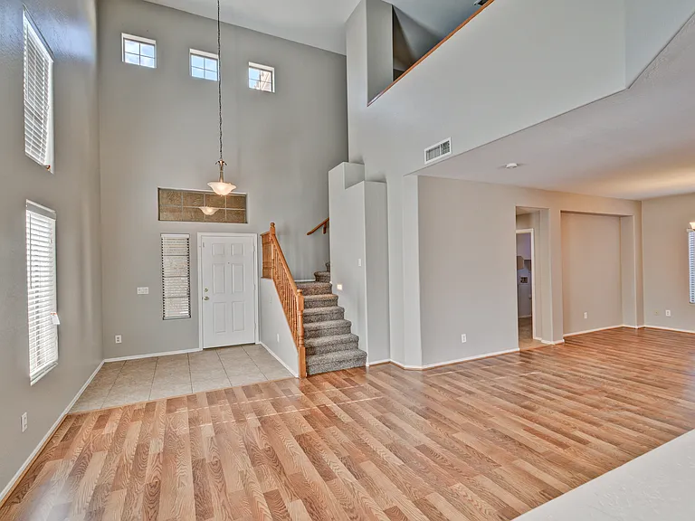 10115 W Parkway Dr — Photo 3