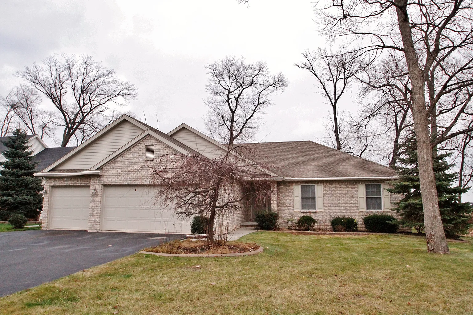 2835 Long View Dr photo 1
