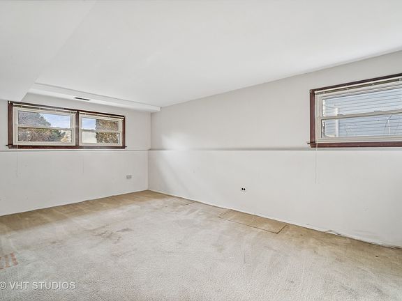 3rd image of 15244 W Pinewood Ln