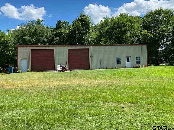 4th image of 810 County Road 1411