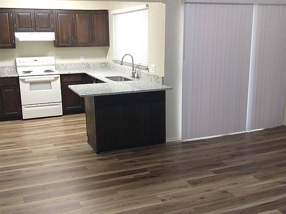 3rd image of 707 Cavendish Dr