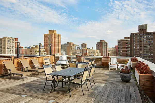 Sold by Compass | media 9