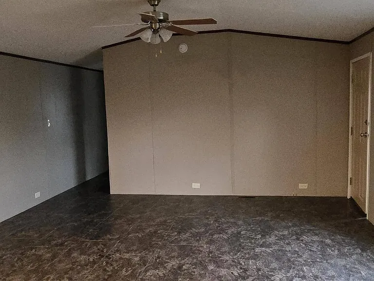 25 Riviera Courts Dr — Photo 4