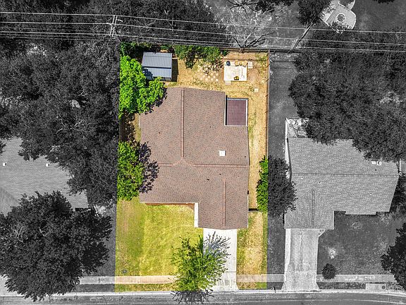 4th image of 3012 Monument Dr