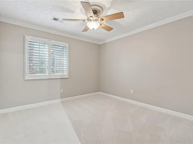 6895 Riverside Dr — Photo 29
