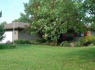 9533 Applegate Dr, Roscoe, IL 61073