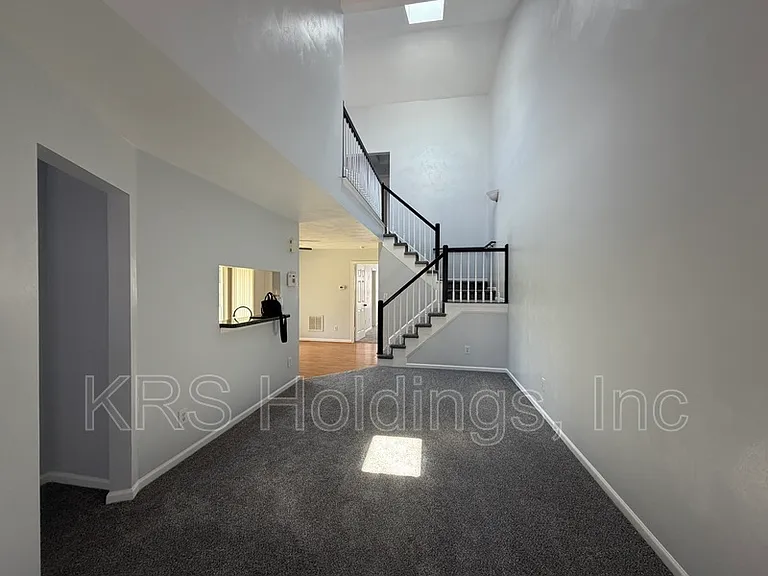 128 Majestic Dr N — Photo 2