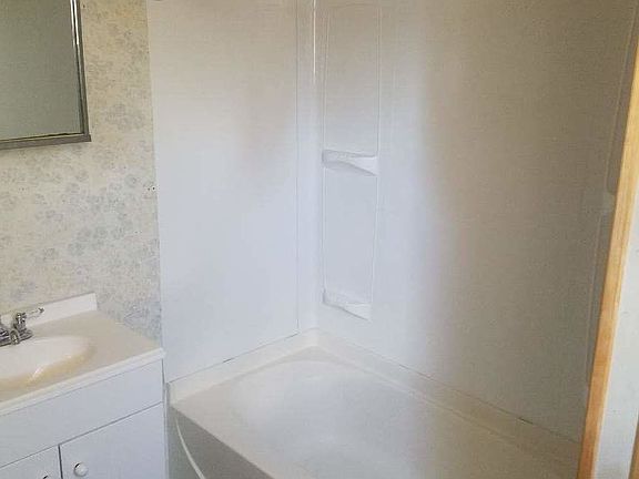2nd image of 544 N 8th St APT 3