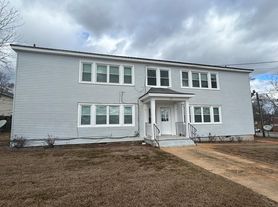 610 Elm St, Troy, AL