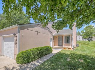 541 NW Valleybrook Rd, Blue Springs, MO 64014