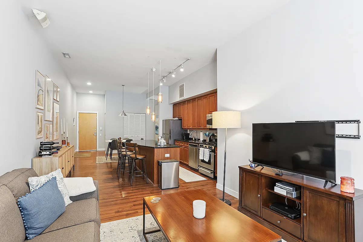 Building Photo - 949 W Madison St #203