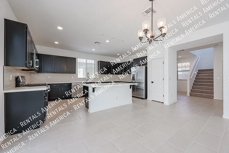 4 bed, 2.5 bath, 1961 sqft, $2,224 — Photo 1