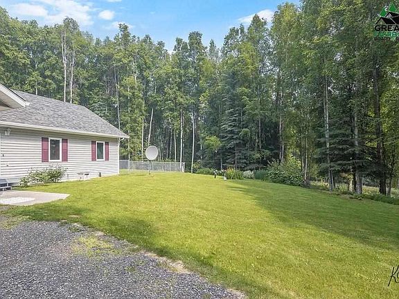 2nd image of 685 Hobbit Hill Dr